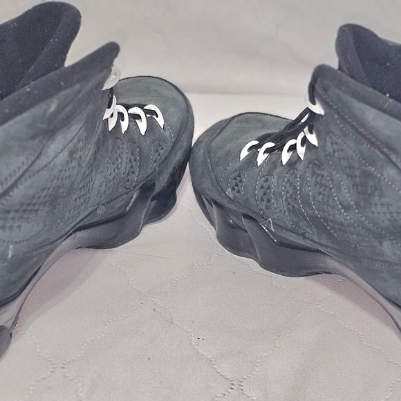 Air Jordan 9 - Picture 2 of 3